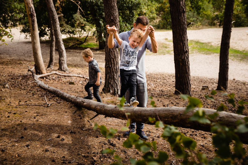 Roestelberg, Kaatsheuvel, lifestylefotografie, lifestyle, lifestylesessie, lekker je ding doen, fotografie, familiefotografie, gezinsfotografie, fotoszijnzowaardevol, waardevol, hutten bouwen