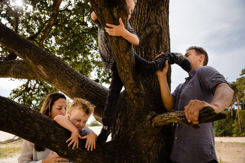 Roestelberg, Kaatsheuvel, lifestylefotografie, lifestyle, lifestylesessie, lekker je ding doen, fotografie, familiefotografie, gezinsfotografie, fotoszijnzowaardevol, waardevol, hutten bouwen