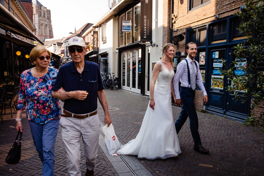 domaine d'heerstaayen, strijbeek, trouwfotograaf, bruiloftsfotograaf, trouwen, bruiloft, trouwen in juni, liefdemoetjevieren, trouwen in 2020, trouwlocatie, de Markt Oosterhout, Oosterhout, Trouwfeest in Oosterhout, Ceremonie, Trouwen in Strijbeek, Trouwen in Brabant, Brabantse trouwfotograaf
